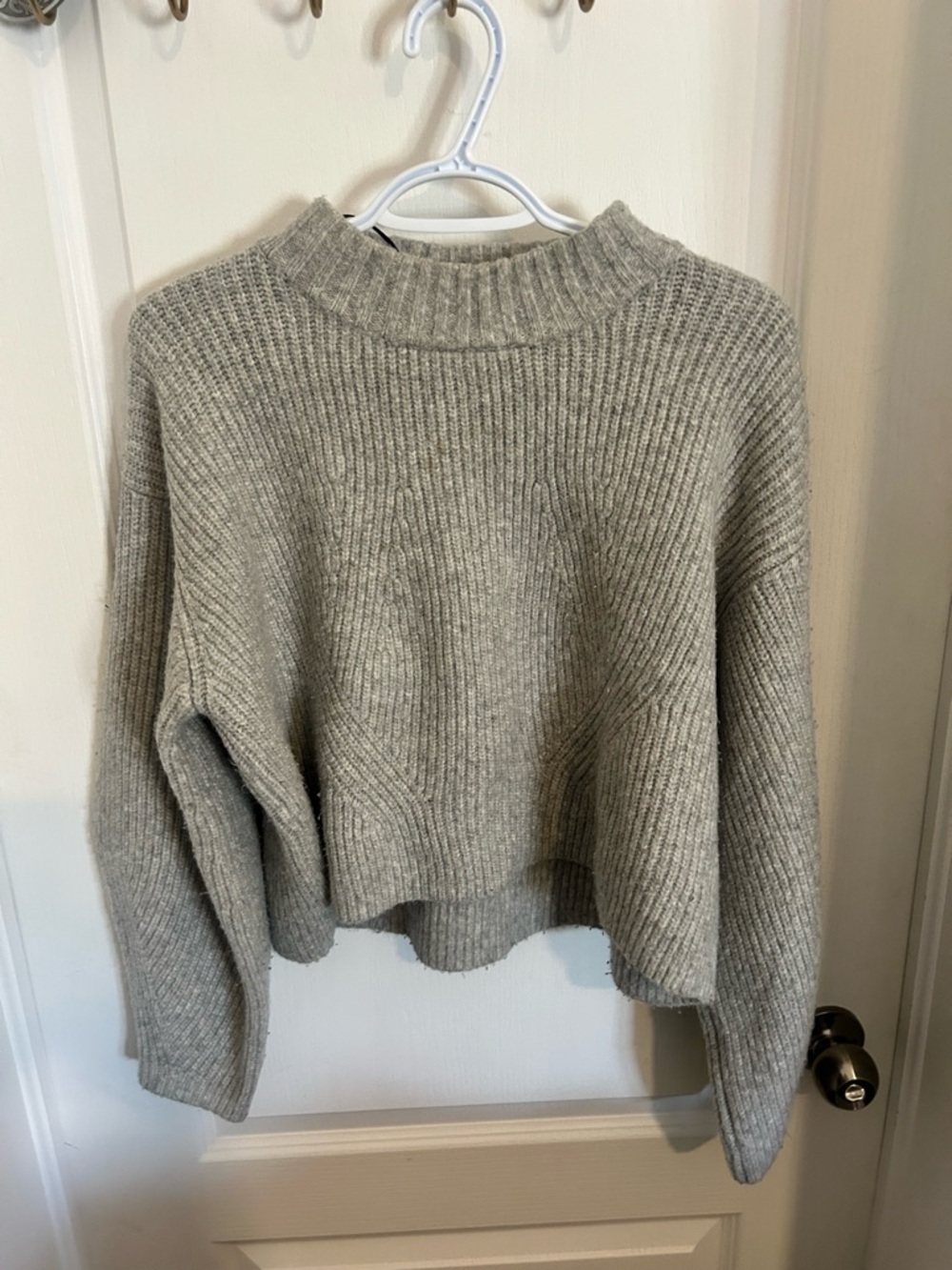 H&M Light Gray Ribbed Cropped Crewneck Sweater